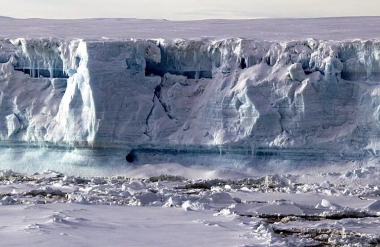 وصية داخل خيمة مدفونة في الثلوج: “بحق الرب، لا تتخلوا عن أهلنا”!